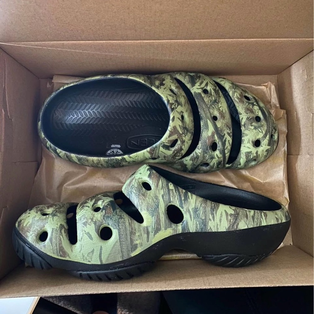 Keen Yogui Arts Camo Clogs